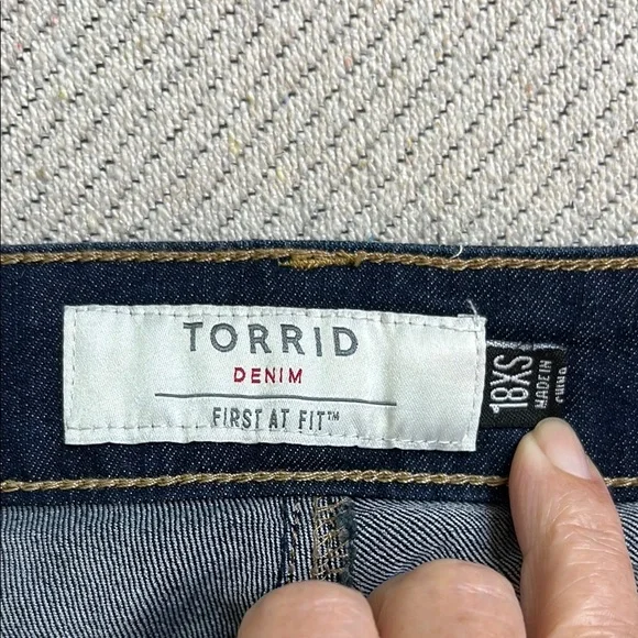 Torrid Curvy Skinny Dark Blue Denim Jeans, size 18 Extra Short - Picture 3 of 16